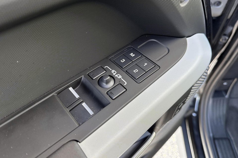 Land Rover Defender 90 3,0 D250 Hard Top X-Dynamic SE aut. Van 3d