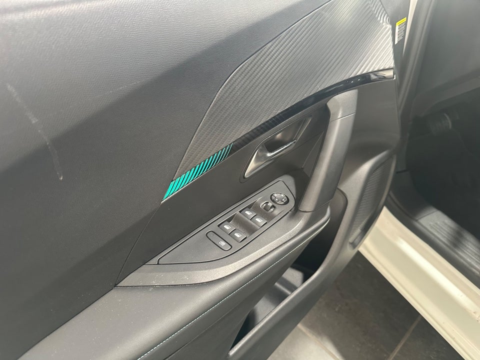 Peugeot 2008 1,2 PureTech 130 Allure Pack EAT8 Van 5d