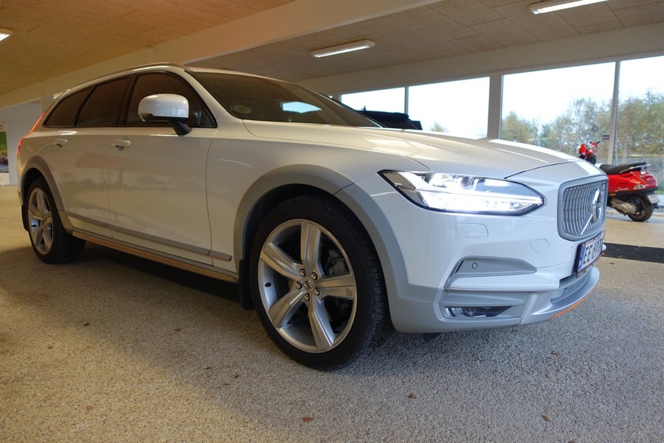 Volvo V90 CC 2,0 D5 235 Ocean Race aut. AWD 5d