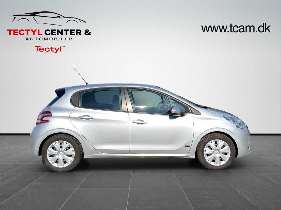 Peugeot 208 1,2 VTi Allure Sky 5d