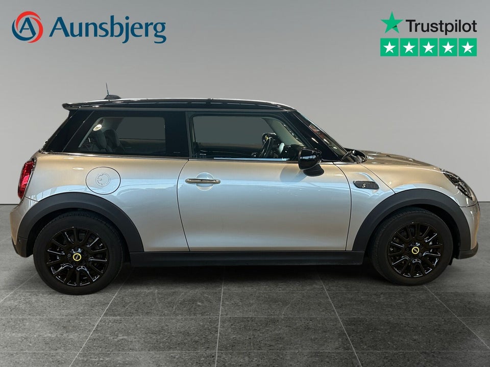 MINI Cooper SE Essential 3d