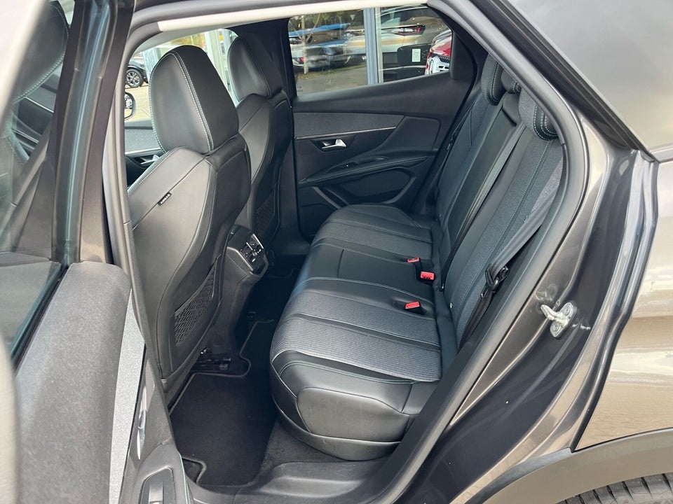 Peugeot 3008 1,6 Hybrid First Selection EAT8 5d
