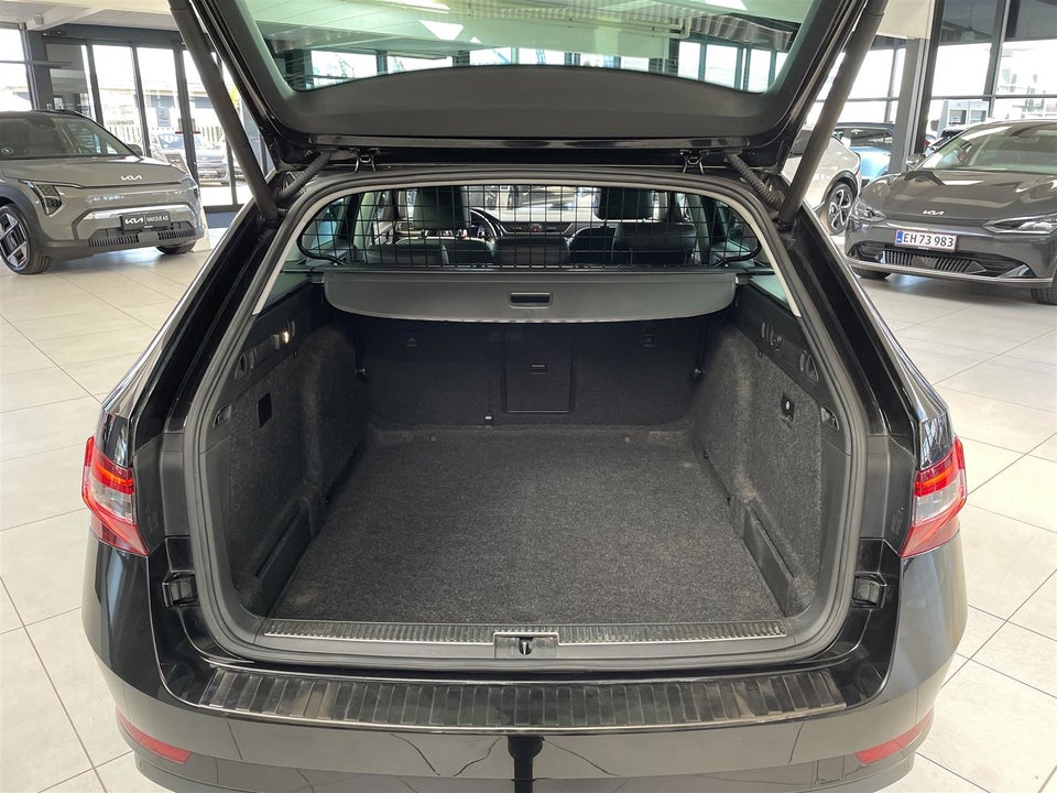 Skoda Superb 2,0 TDi 150 Style Combi DSG 5d