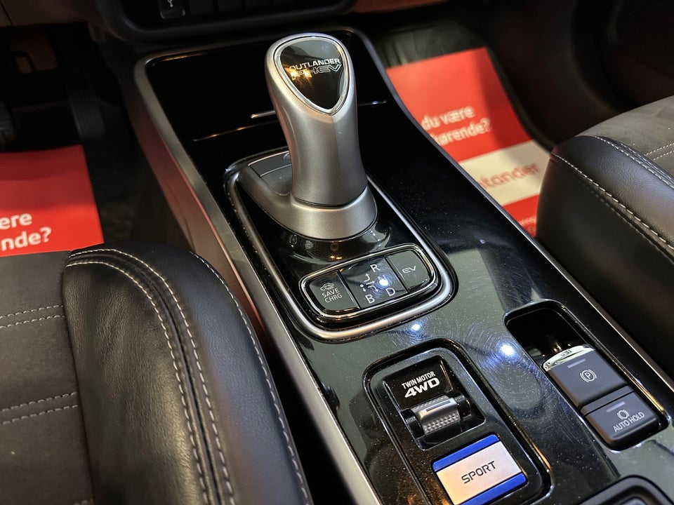 Mitsubishi Outlander 2,4 PHEV Invite CVT 4WD 5d