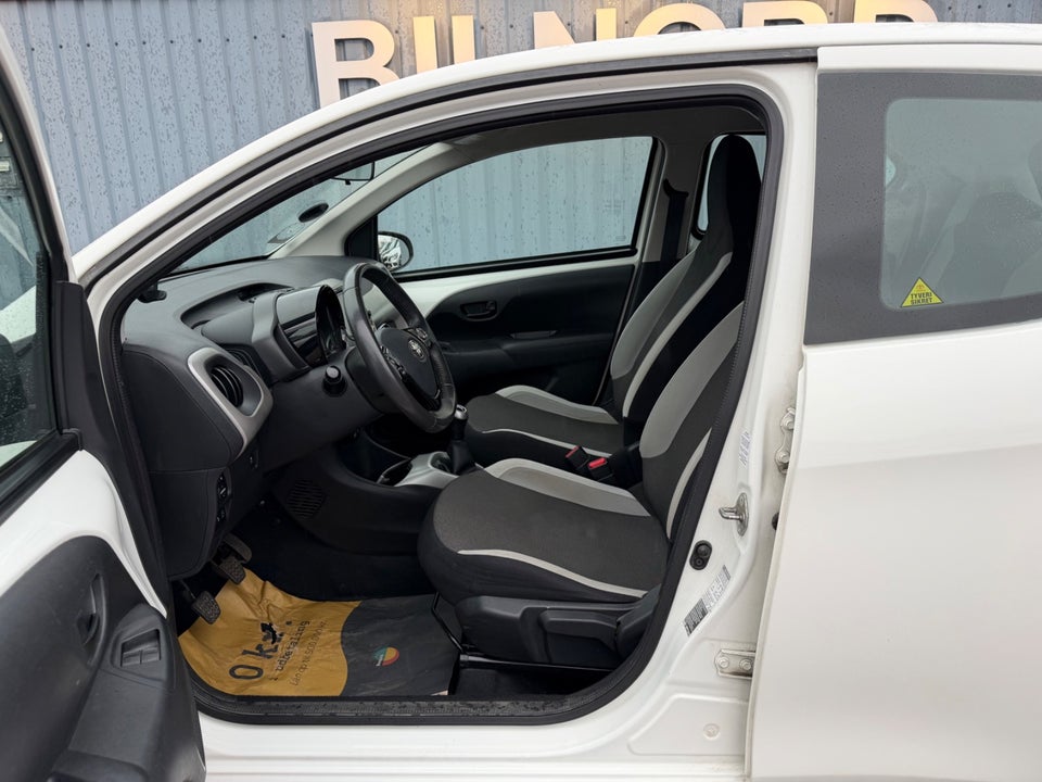 Toyota Aygo 1,0 VVT-i x-touch 5d