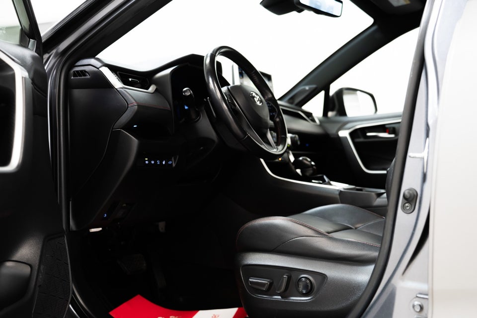 Toyota RAV4 2,5 Plug-in Hybrid H3 Executive AWD-i 5d