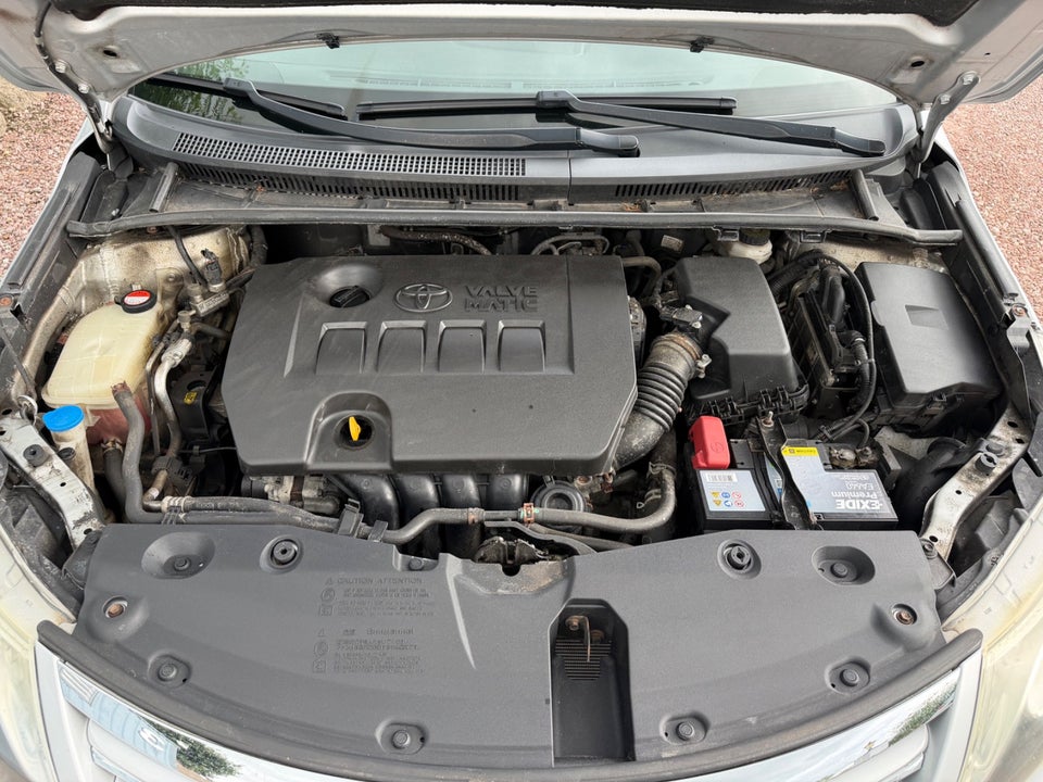 Toyota Avensis 1,6 VVT-i Limited stc. 5d