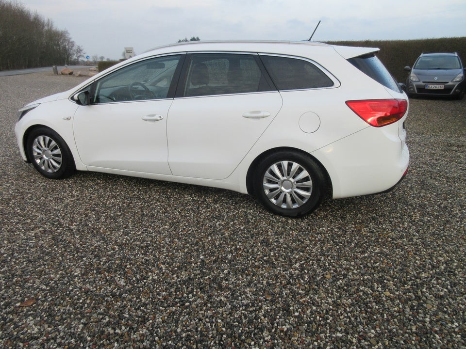 Kia Ceed 1,6 CRDi 128 Premium+ SW 5d