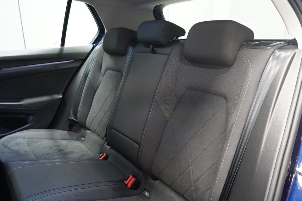 VW Golf VIII 1,5 eTSi 150 Style DSG 5d
