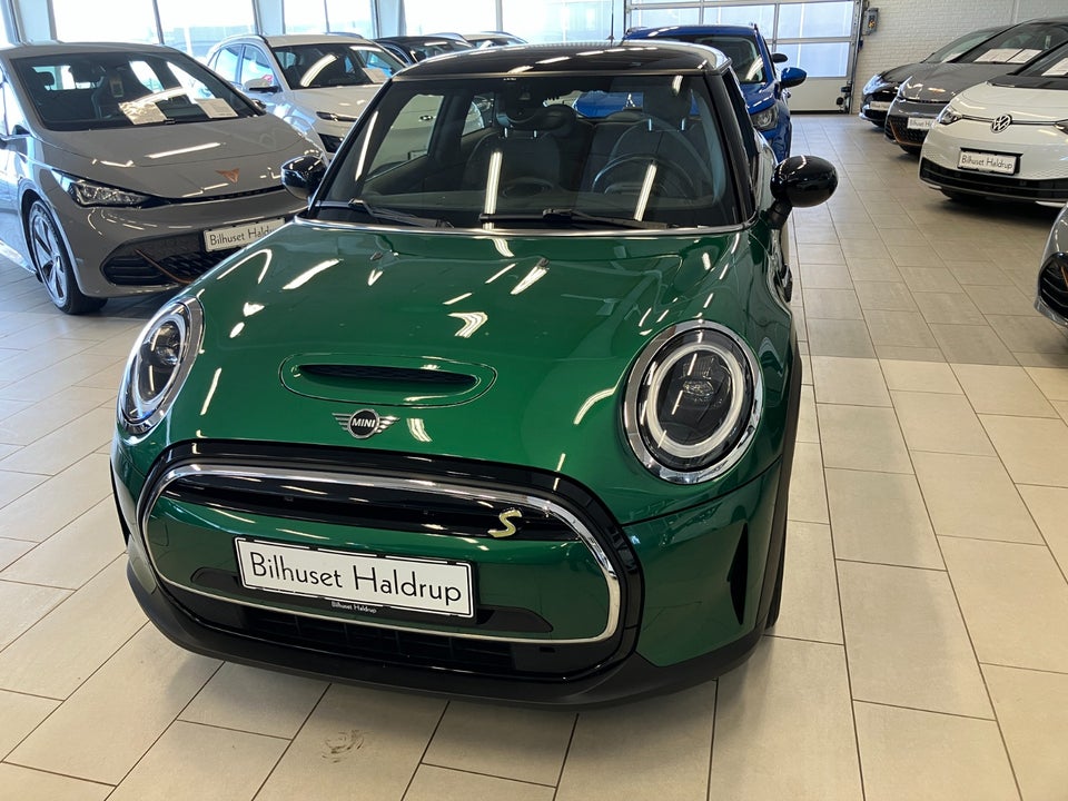 MINI Cooper SE Essential 3d