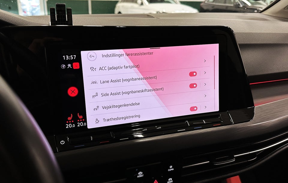 VW Golf VIII 1,4 eHybrid DSG 5d