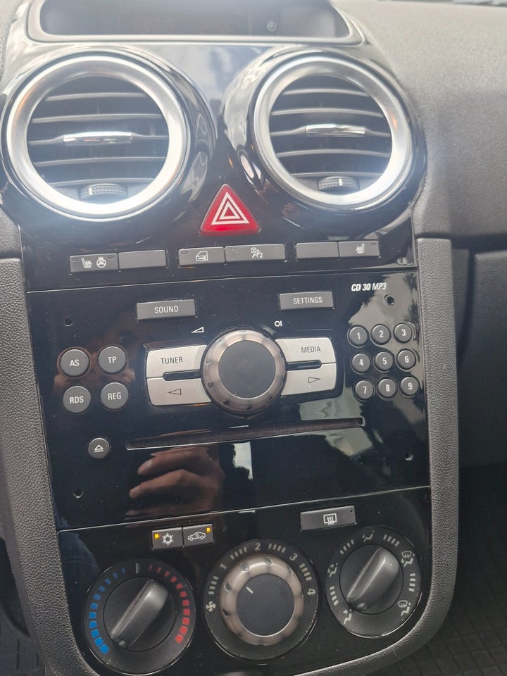 Opel Corsa 1,2 16V Cosmo aut. 5d