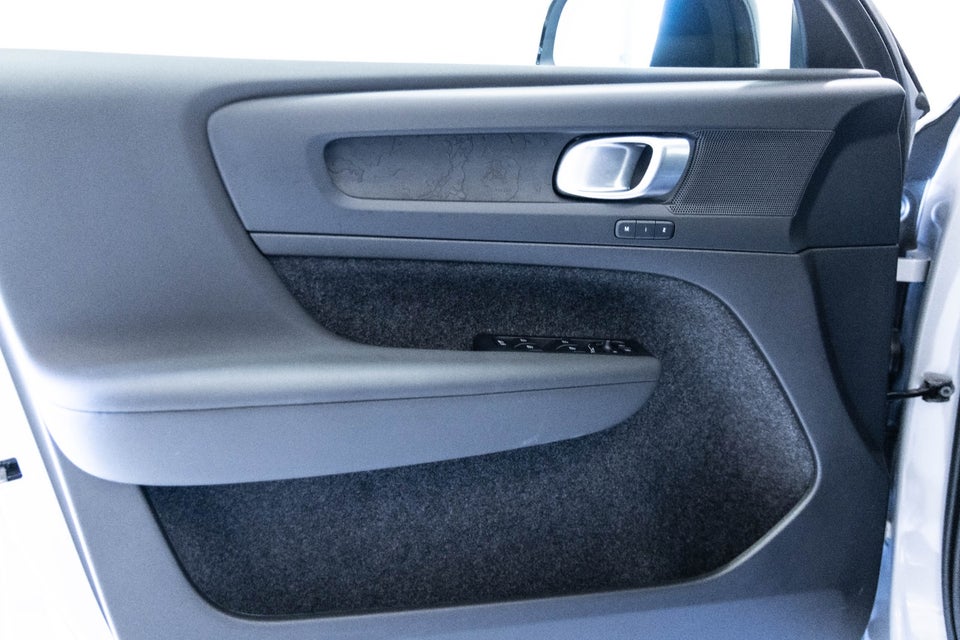 Volvo EX40 Extended Range Plus 5d