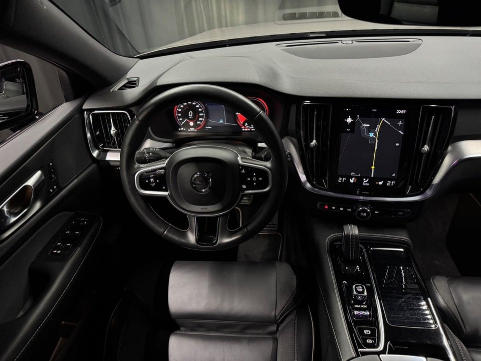 Volvo V60 2,0 T6 ReCharge R-Design aut. AWD 5d