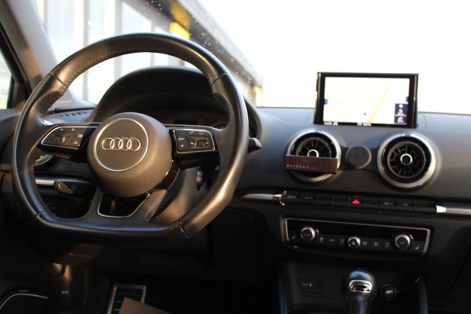 Audi A3 35 TFSi Sport Limited S-tr. 4d