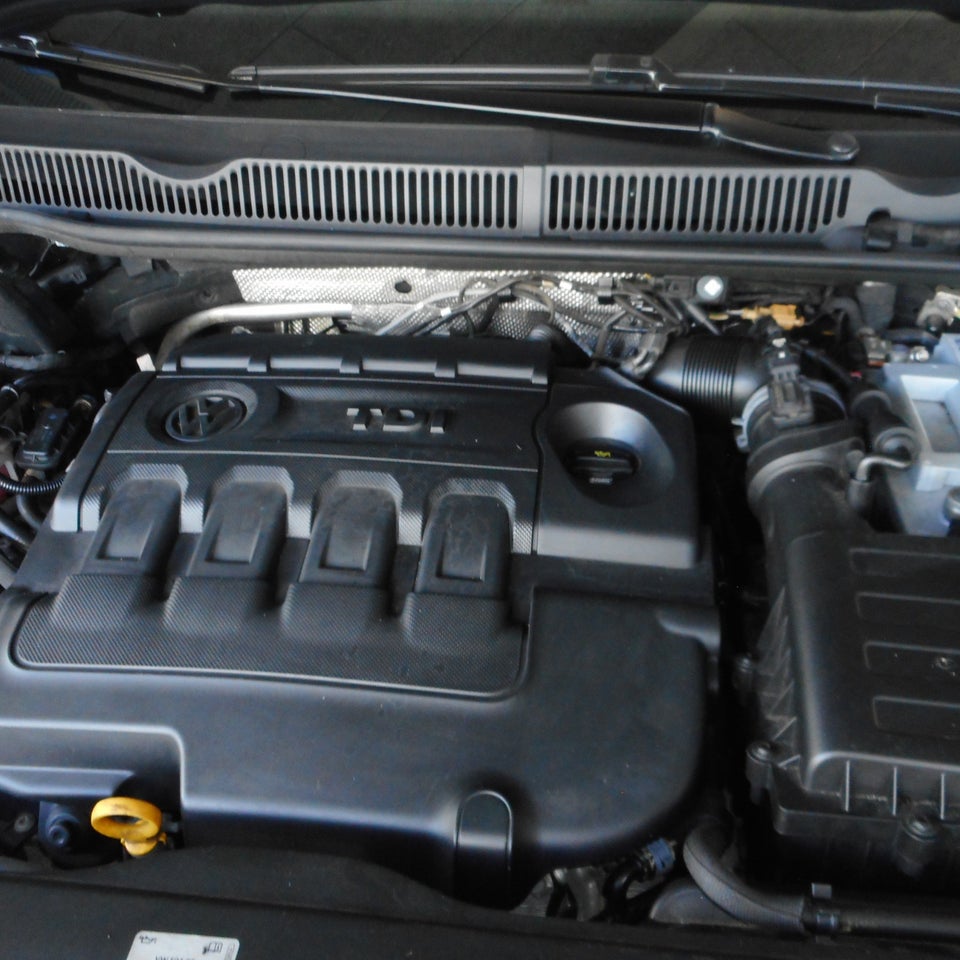 VW Touran 1,6 TDi 115 IQ.Drive DSG 7prs 5d