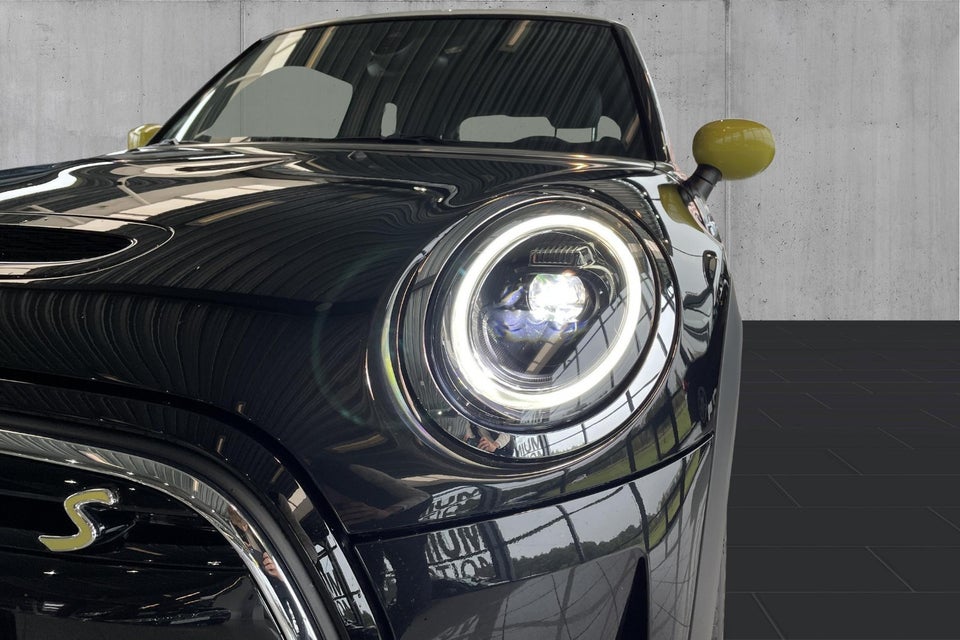 MINI Cooper SE Essential 3d