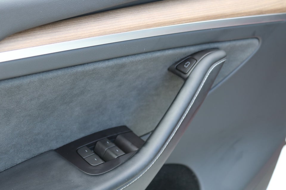 Tesla Model Y RWD 5d