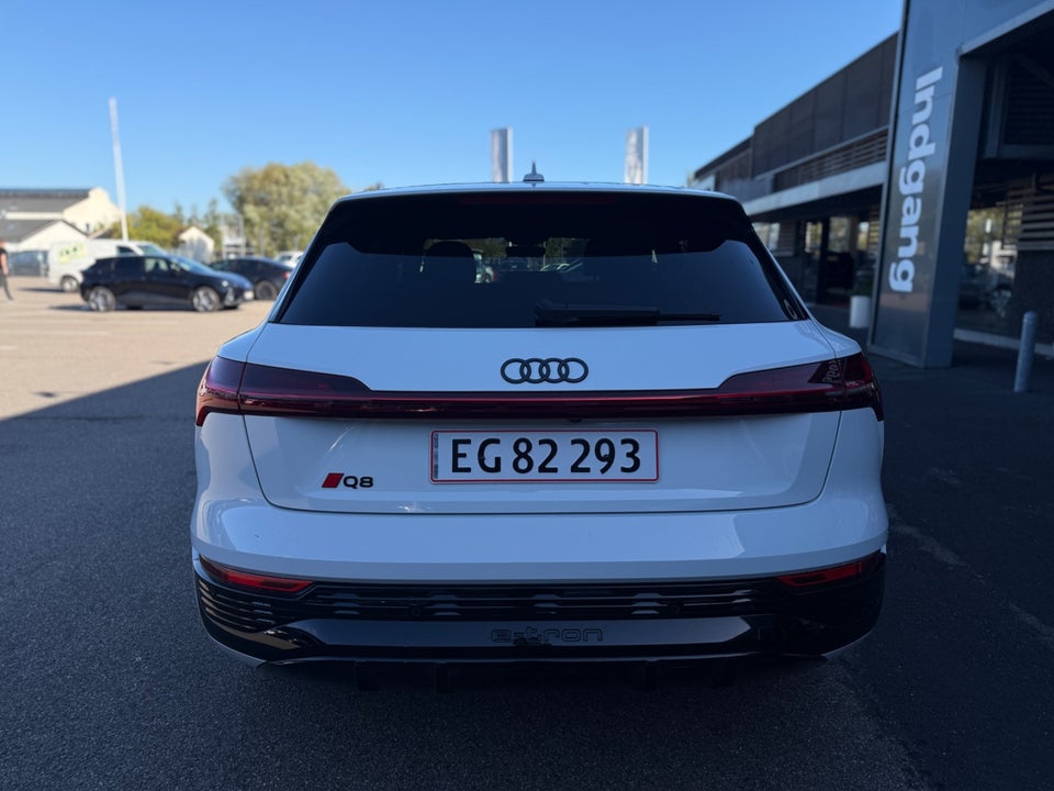 Audi Q8 e-tron 55 S-line quattro 5d