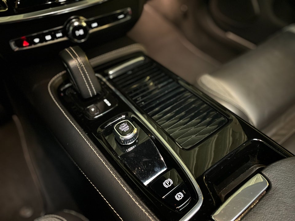 Volvo V60 2,0 T6 ReCharge R-Design aut. AWD 5d