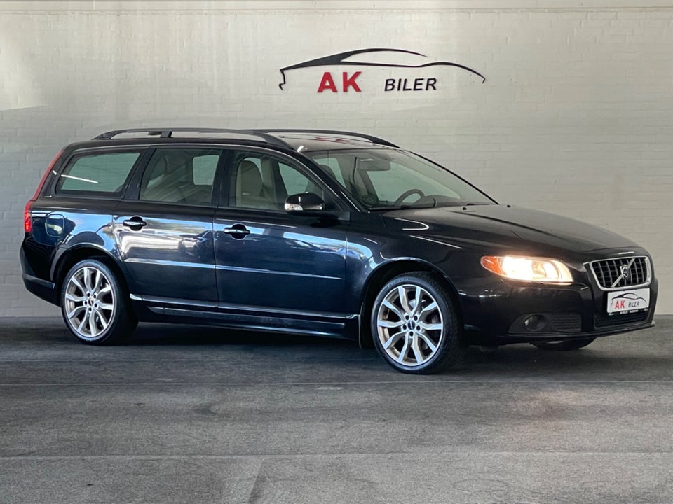 Volvo V70 2,5 T Momentum aut. 5d