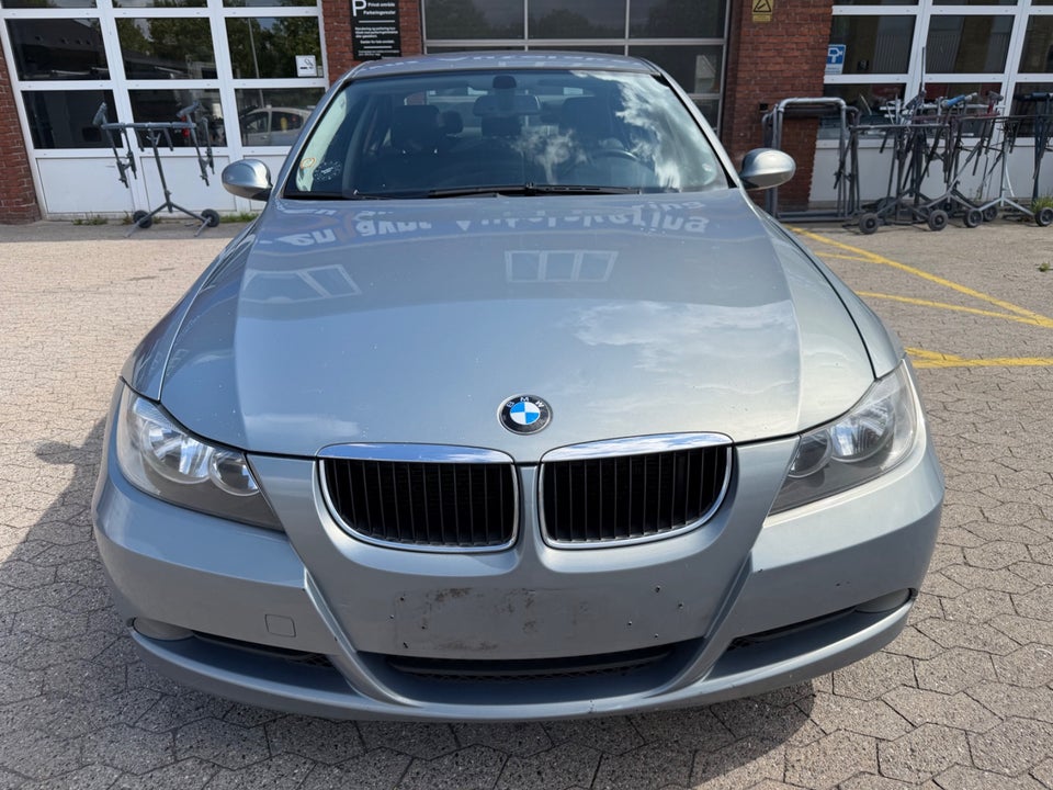 BMW 320i 2,0  4d