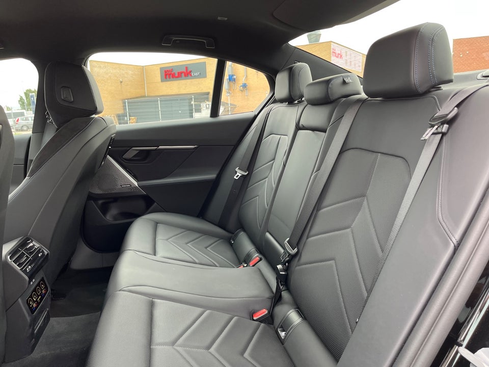 BMW i5 eDrive40 Fully Charged M-Sport 4d