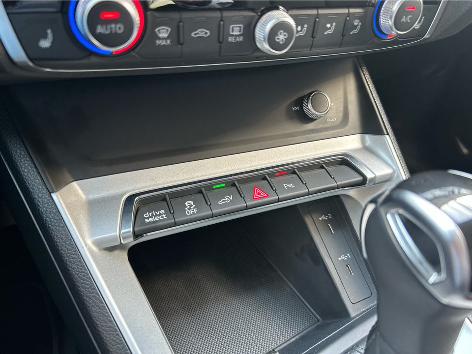 Audi Q3 45 TFSi e Attitude plus S-tr. 5d