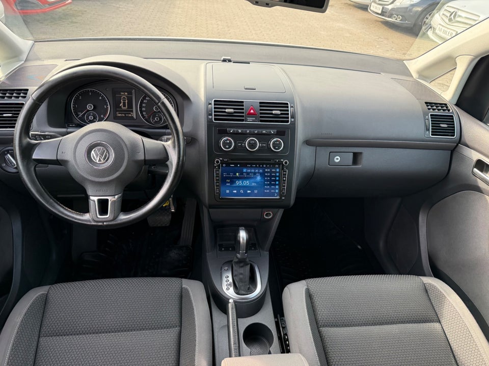 VW Touran 2,0 TDi 140 Comfortline DSG BMT 7prs 5d