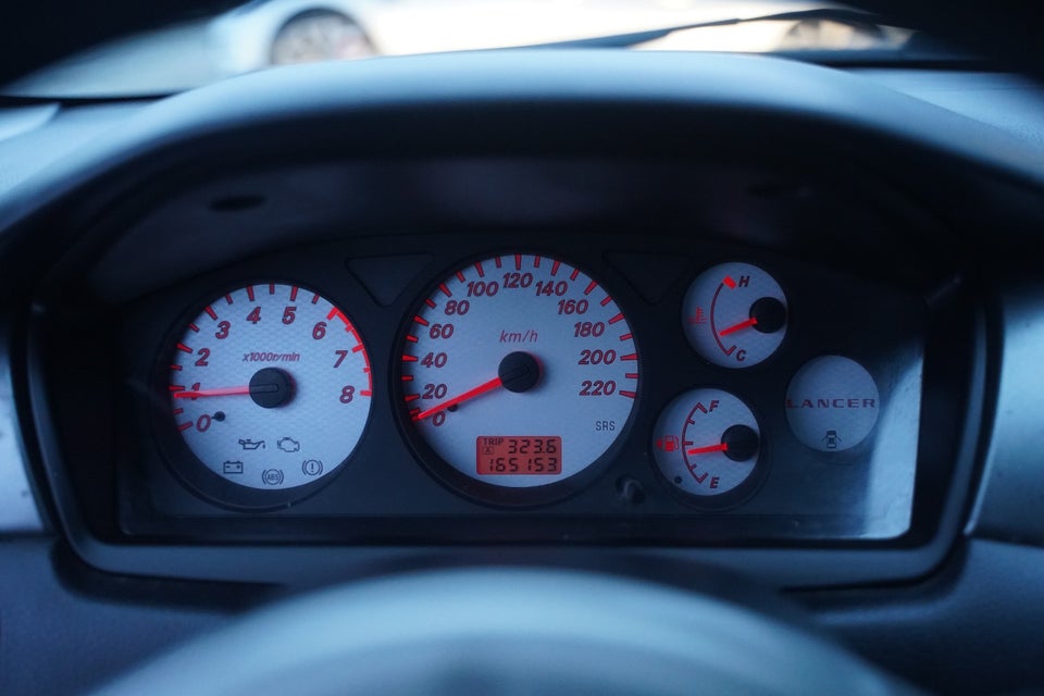 Mitsubishi Lancer 1,6 Invite 4d