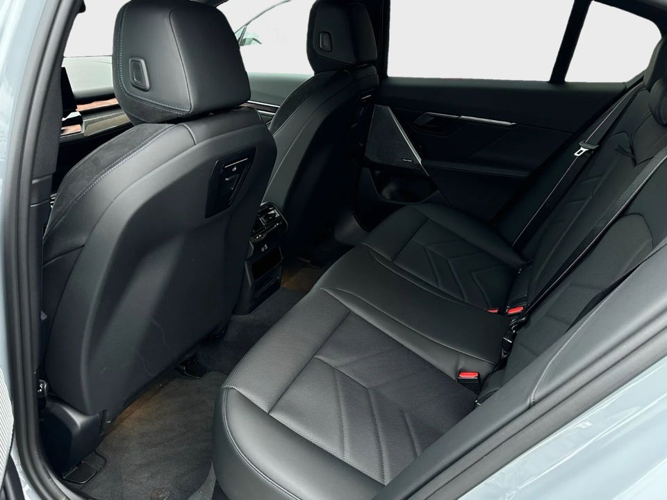 BMW i5 eDrive40 Fully Charged M-Sport Pro 4d