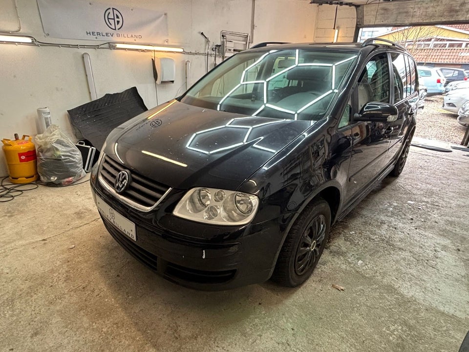 VW Touran 1,6 FSi Highline 5d