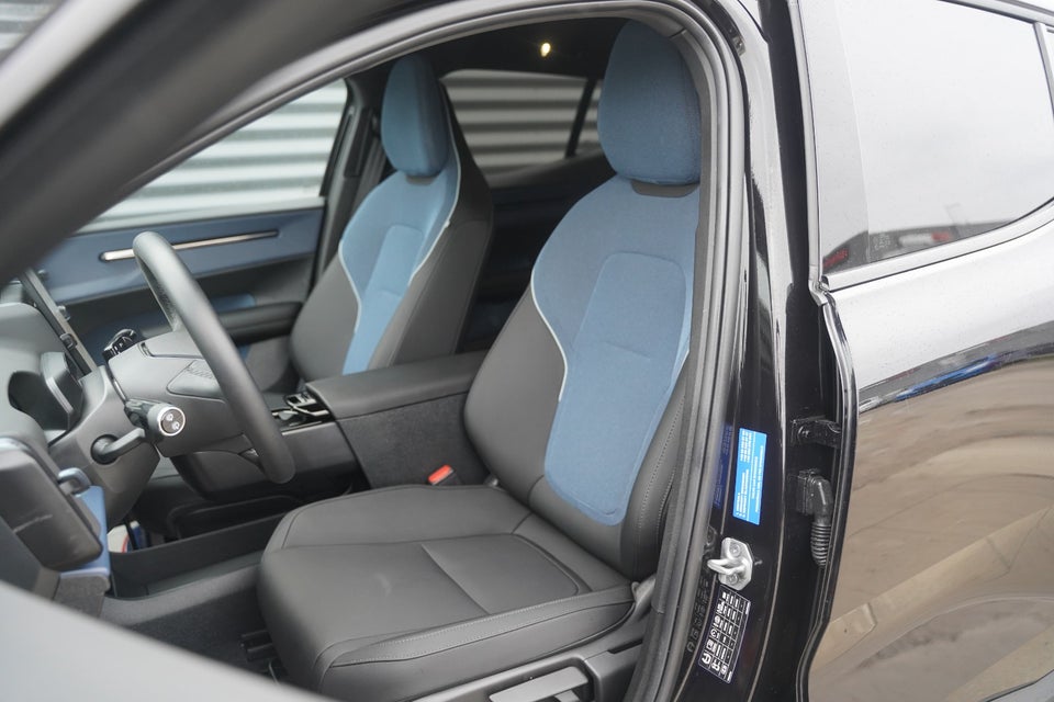 Volvo EX30 Twin Performance Plus 5d