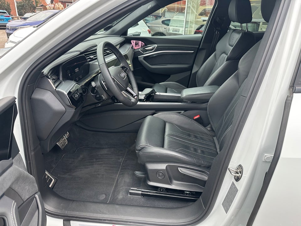 Audi Q8 e-tron 55 S-line quattro 5d