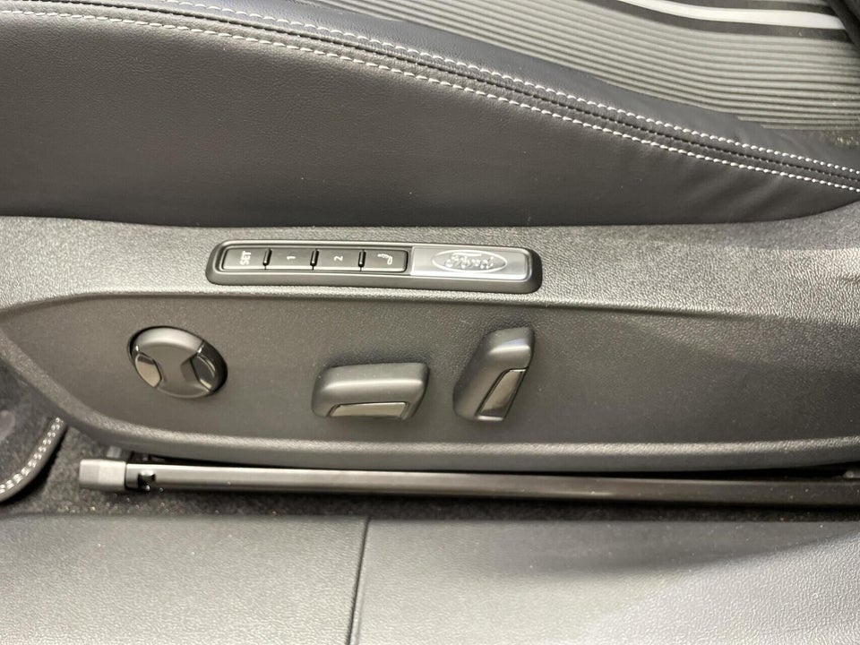 Ford Capri 82 Select Extended Range 5d