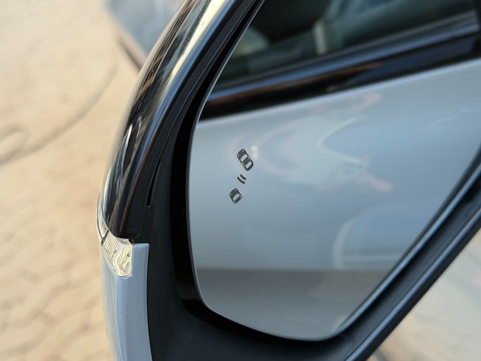 MG Marvel R Luxury 5d