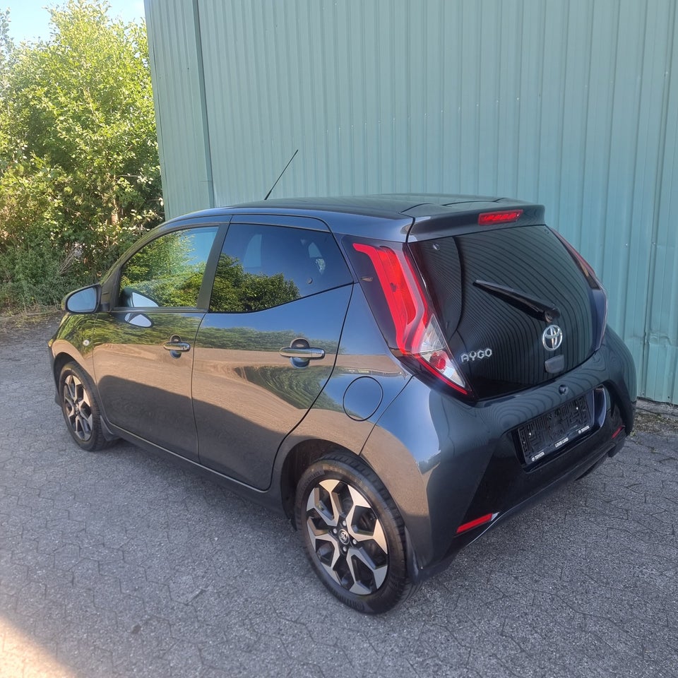Toyota Aygo 1,0 VVT-i x-play x-shift 5d