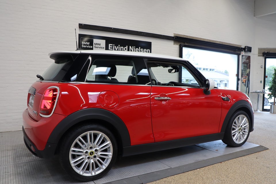 MINI Cooper SE Essential 3d