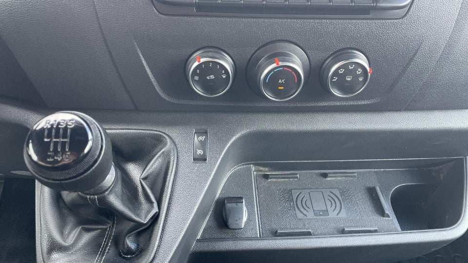 Renault Master V T33 2,0 dCi 150 L2H2 Kassevogn Tekno