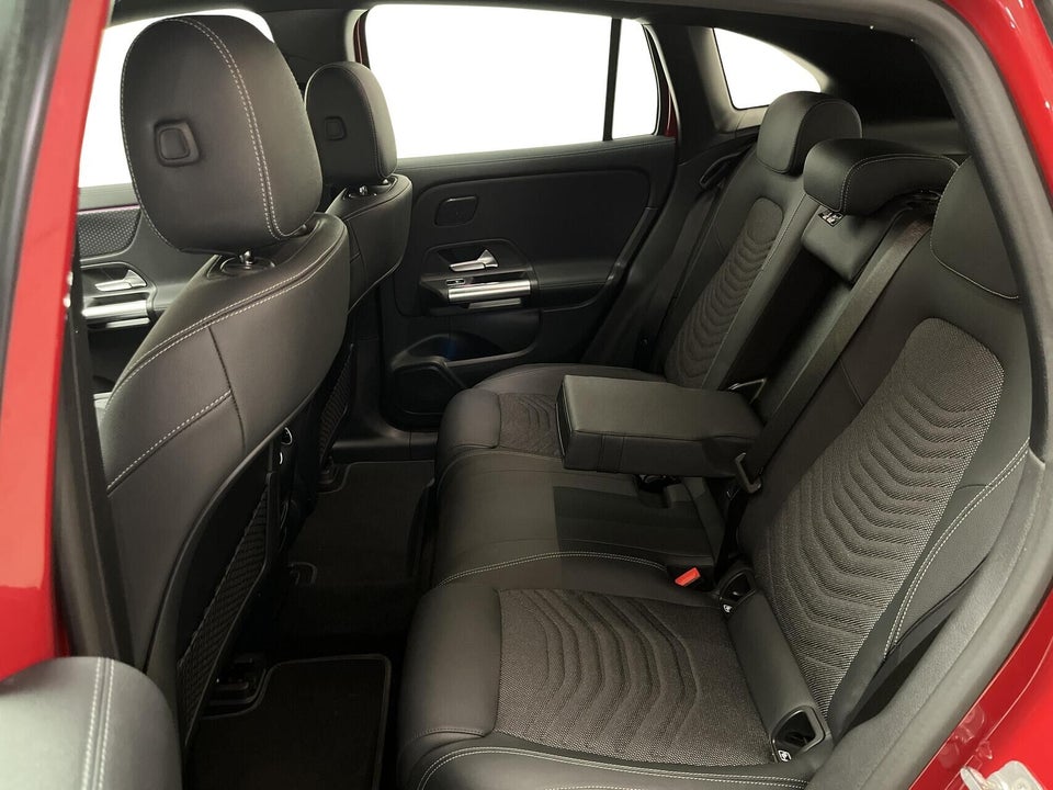 Mercedes EQA300 Progressive 4Matic 5d