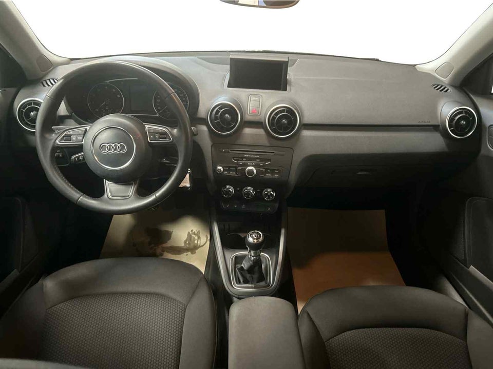 Audi A1 1,4 TFSi 122 Attraction Sportback 5d