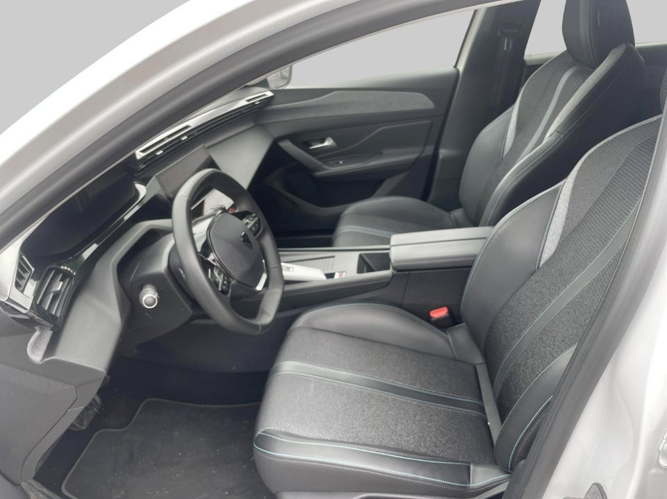 Peugeot 308 1,6 Hybrid First Selection+ EAT8 5d