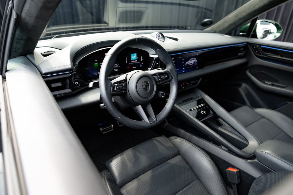 Porsche Macan Turbo 5d
