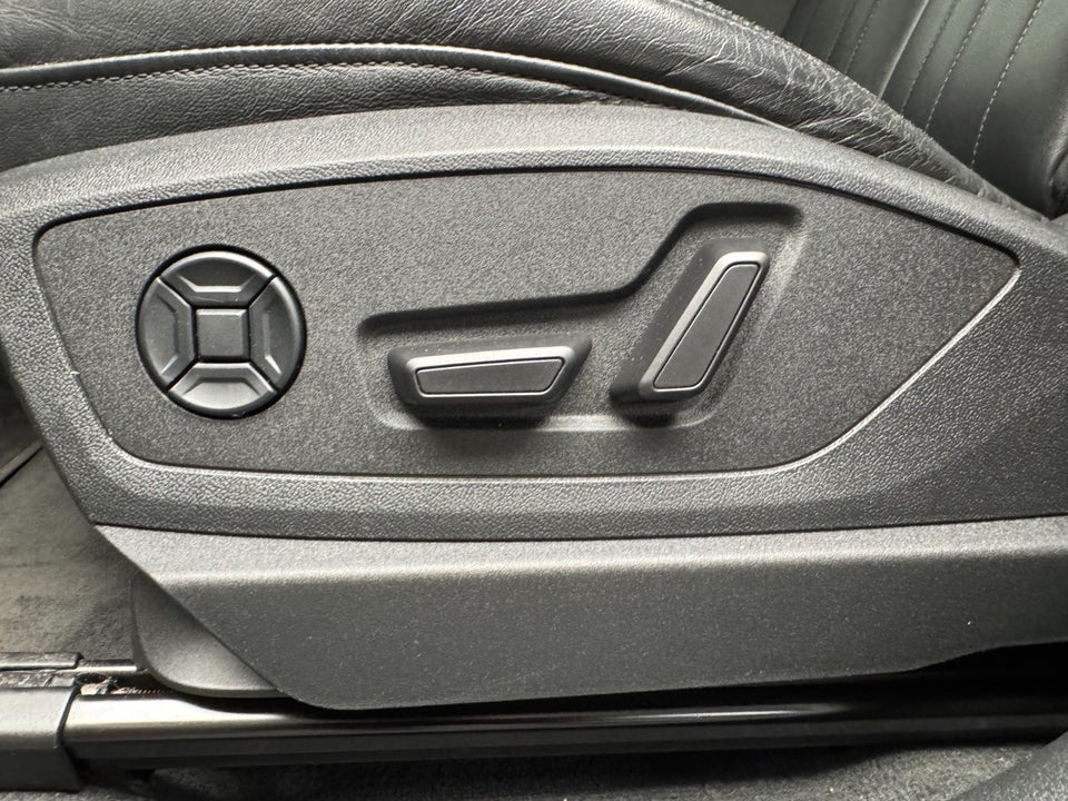 Audi e-tron 55 quattro 5d