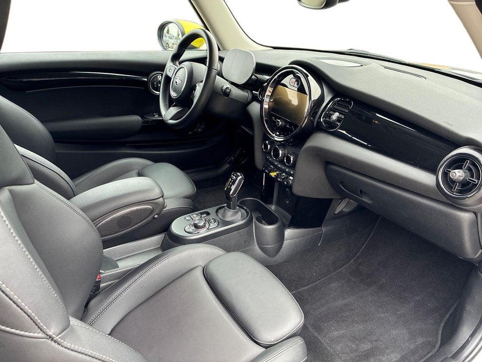 MINI Cooper SE Essential 3d