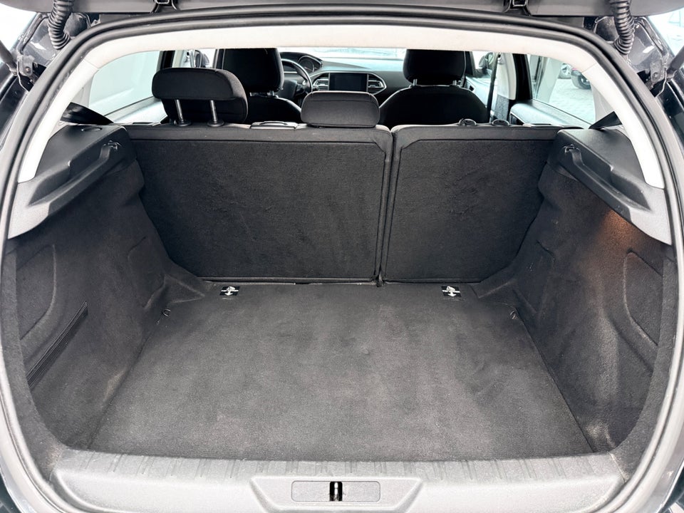 Peugeot 308 1,5 BlueHDi 130 Style 5d