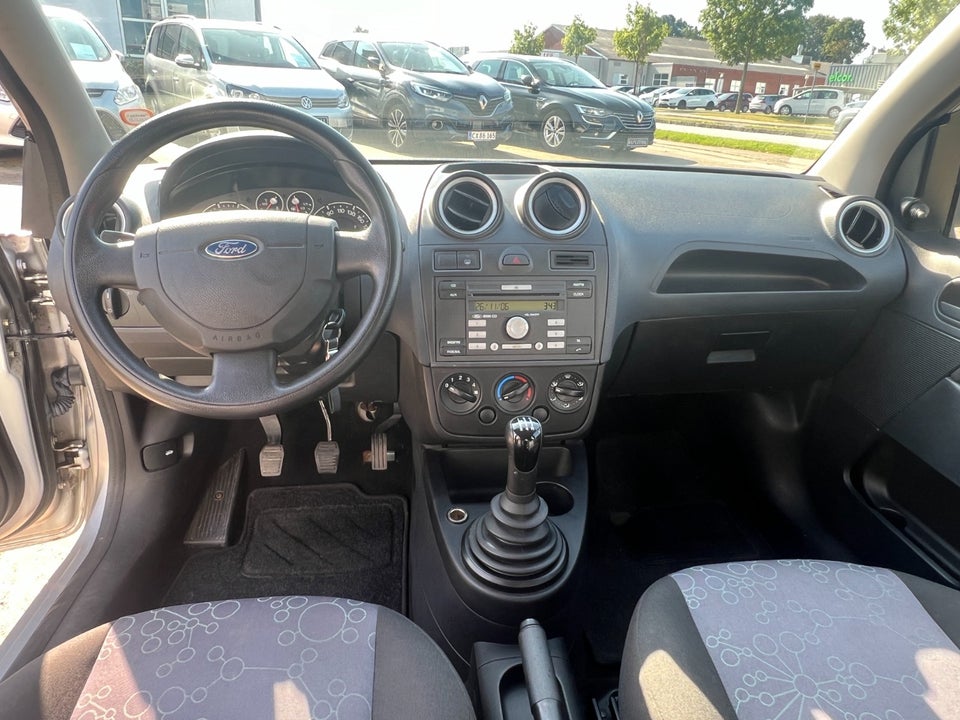 Ford Fiesta 1,4 Ambiente 5d