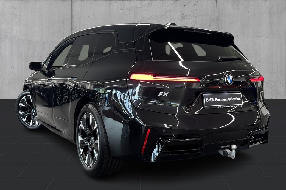 BMW iX xDrive60 Fully Charged 5d
