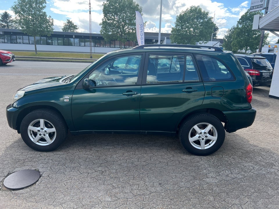 Toyota RAV4 2,0 D-4D Wave 4x4 Van 5d