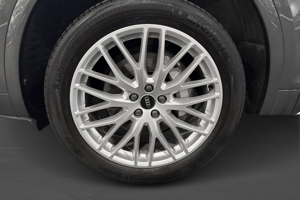 Audi Q5 55 TFSi e S-line quattro S-tr. 5d